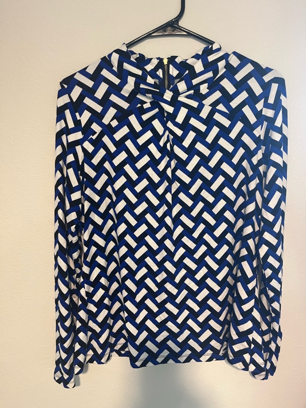 Liz Claiborne Navy and White Geometric Long-Sleeve Top